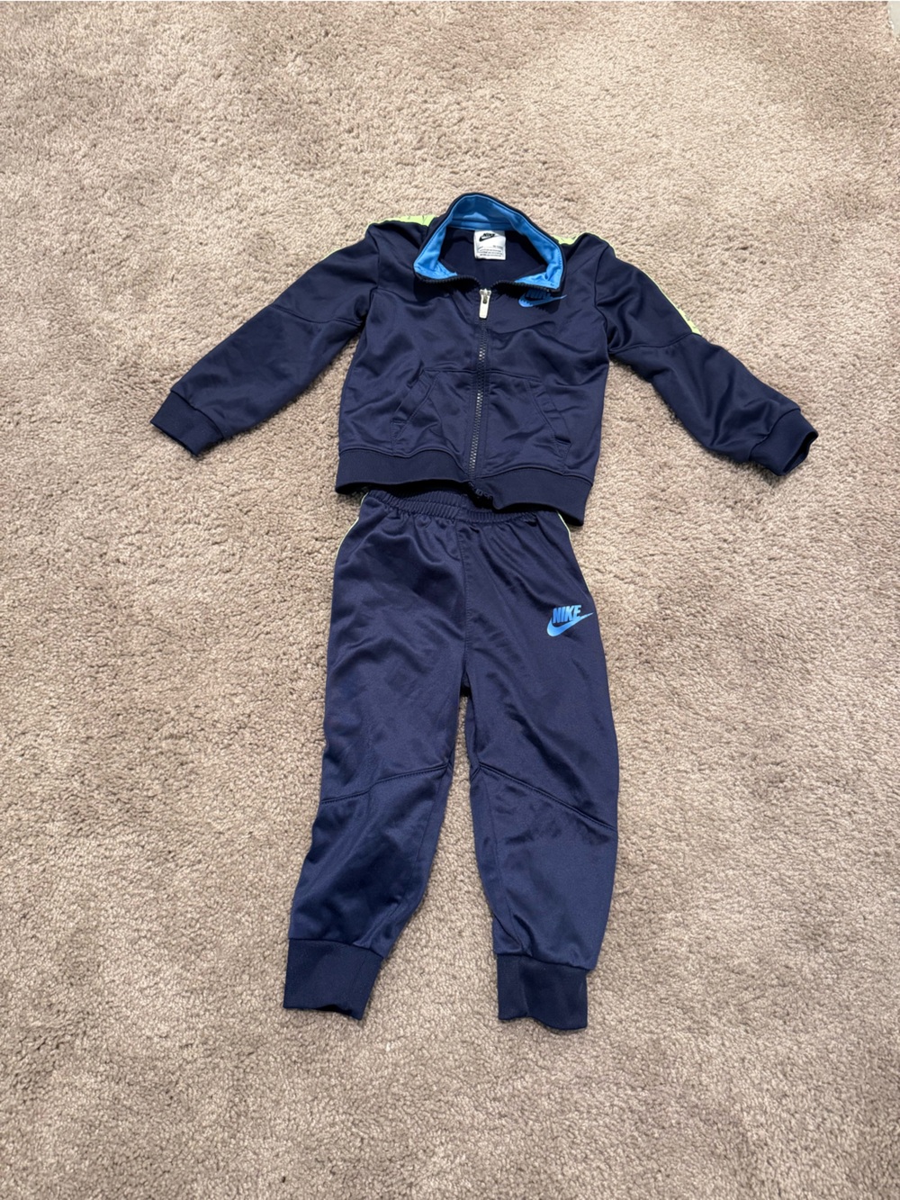 Nike Track Suit - Picture 1 of 1
